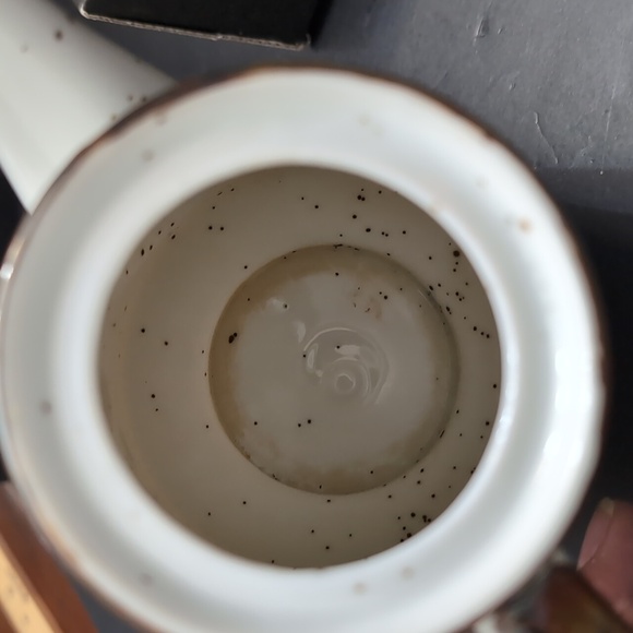 VGT,Klassen Giftware Sakatoon Ceramic Teapot with Wild Strawberry Pattern. - Picture 8 of 11